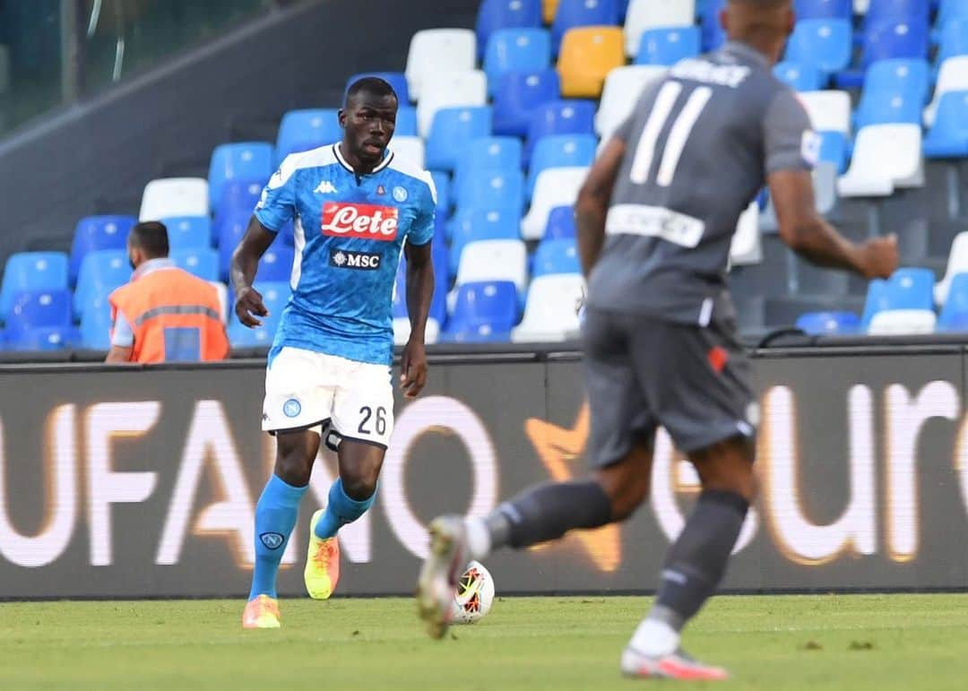 カリドゥ・クリバリさんのインスタグラム写真 - (カリドゥ・クリバリInstagram)「Bien joué 👏🏿  #NapoliUdinese 2-1 #SerieA #KK #blacklivesmatter 💪🏿 #ForzaNapoliSempre 💙」7月20日 5時47分 - kkoulibaly26