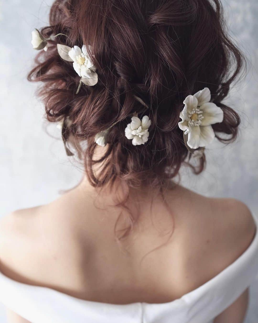 RabichePowのインスタグラム：「#hairarrange  #hairaccessories  @nc_arpeggio  . BRIDAL HAIR . 花嫁様のこだわりの一つである ドレスのデザインとヘアスタイルに お気に入りを見つけられたら♡ ヘアアクセサリーの可愛さを 最大限に活かしに合わせる技術♡ . . 花嫁様の理想のスタイルに ラビッシュポースパイスをプラスして 最高のスタイルをご提案❤️ . 前撮り、結婚式、二次会、ロケーションフォトなど たくさんお問い合わせありがとうございます❣️ . 下半期、たくさんの花嫁様の笑顔に出会えるのを 楽しみにしております😊 . #ウェディングニュース #ウェディングドレス  #ラビッシュポー#結婚式#出張ヘアメイク#花嫁#プレ花嫁準備 #ハンドメイドアクセサリー」