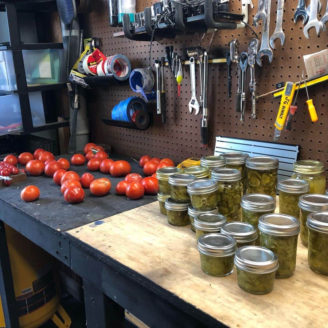 ジョニー・ガレッキのインスタグラム：「Gazpacho and pickles anyone? Happy Sunday. XO.」