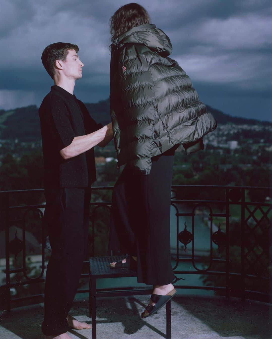 ユーリ・ポドラドチコフのインスタグラム：「@moncler」