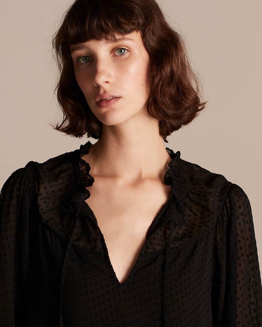 レベッカテイラーのインスタグラム：「Tonal dots create subtle texture.」