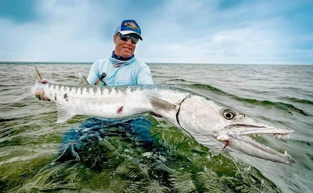 Costa Sunglassesのインスタグラム：「"The barracuda is a fiercely opportunistic predator that puts up a good fight.⁣ A good tip when making the cast to a barracuda is to look at where you want the fly to land, rather than the fish, as this helps prevent spooking the fish by landing the fly too close." ⁣- Costa Pro @captjackproductions ⁣📷: @shallowwaterexpeditions @alphonsefishingco #SeeWhatsOutThere #BornOnTheWater」