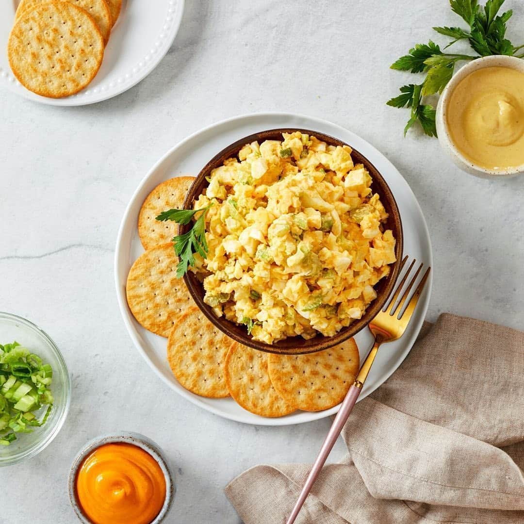 Lee Kum Kee USA（李錦記）さんのインスタグラム写真 - (Lee Kum Kee USA（李錦記）Instagram)「Impress your friends and family at the next outdoor BBQ with your new signature dish. SRIRACHA EGG SALAD😋⠀ ⠀ Get the recipe at the link in the bio!」7月20日 7時08分 - leekumkeeusa