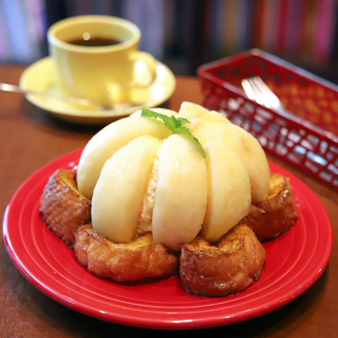 きょん。さんのインスタグラム写真 - (きょん。Instagram)「.  .  チンクエチェント  桃が含む 果実味と 甘味を含みに含んだ フレンチトーストの とろっと感。  実に陽気です☀︎  adress:大阪府大阪市城東区今福西1-9-24  #チンクエチェント #sweets#osaka#parfait」7月20日 7時08分 - kyon_tokiiro