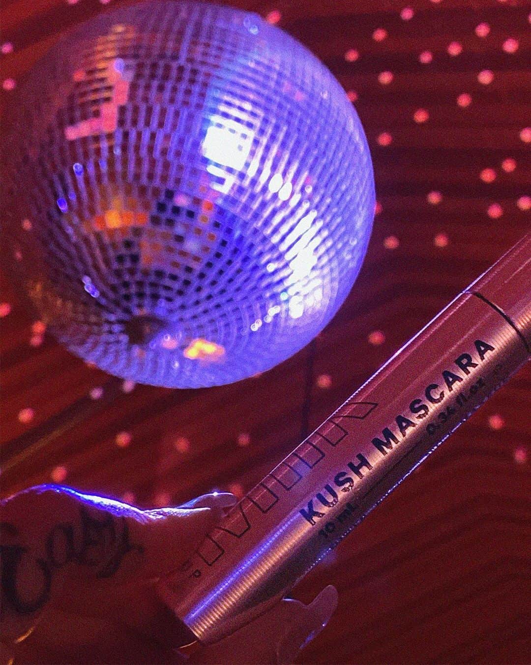 Milk Makeupさんのインスタグラム写真 - (Milk MakeupInstagram)「and the category is....✨🔥FIRE LASHES 🔥✨ any other @poseonfx fans in the comments 👀 - the final scores?  Volume: 🔟 Length: 🔟 Drama: 🔟 - 💥 join the House of KUSH on milkmakeup.com, @sephora, + @cultbeauty 💥」7月20日 7時08分 - milkmakeup