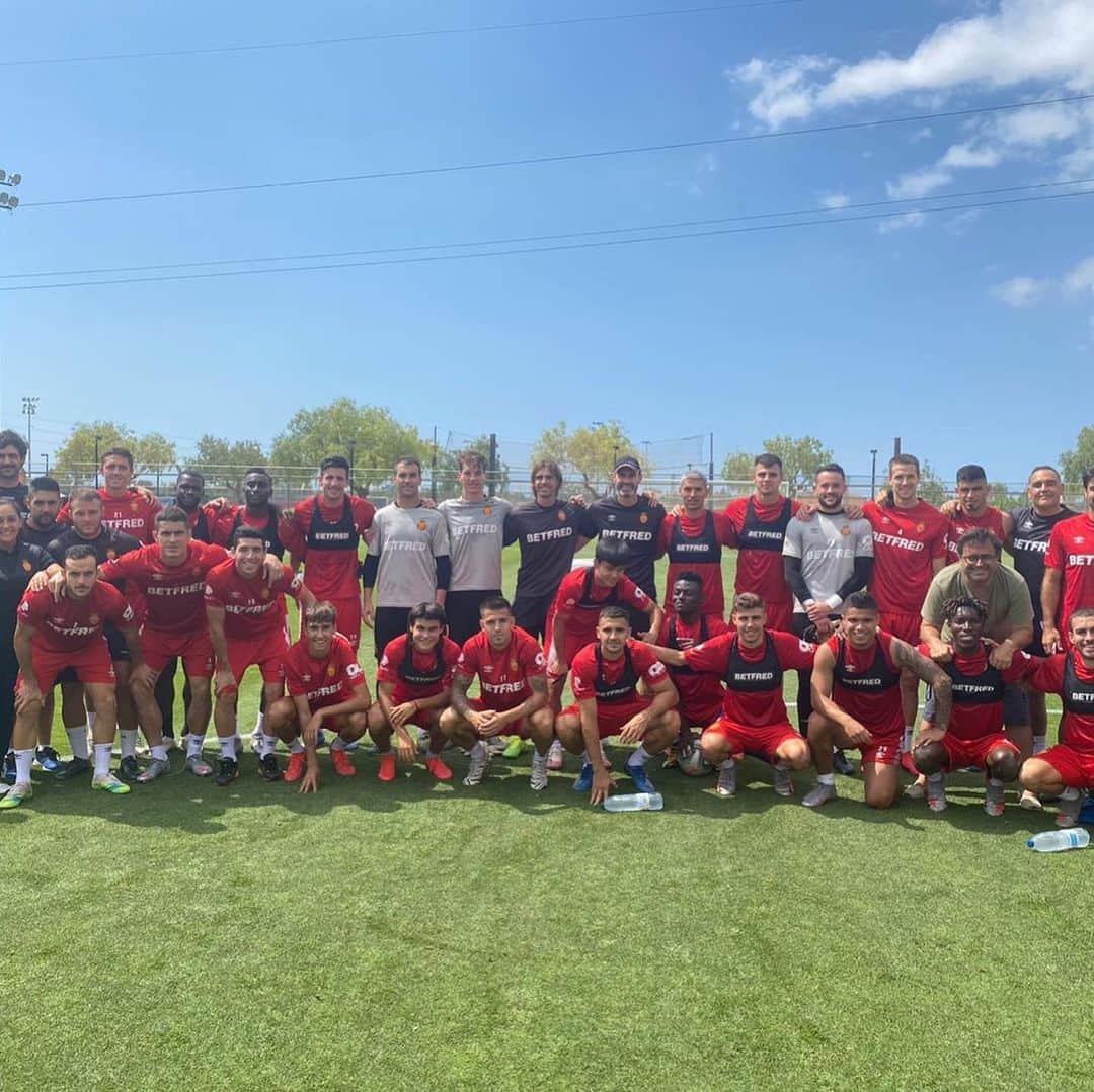 のインスタグラム：「Lo primero de todo muchísimas gracias a la afición por el grandísimo apoyo durante todo el año. Y lo siento mucho por no poder conseguir el objetivo. Un año lleno de sentimientos, muy largo e inolvidable.  Desde el principio todos los jugadores, cuerpo técnico y directivos me trataron súper bien, en una semana ya me sentía como en casa. Me hizo crecer muchísimo como jugador y como persona. Muchísimas gracias de nuevo. #JuntsSomMillors👹  #amuntmallorca」