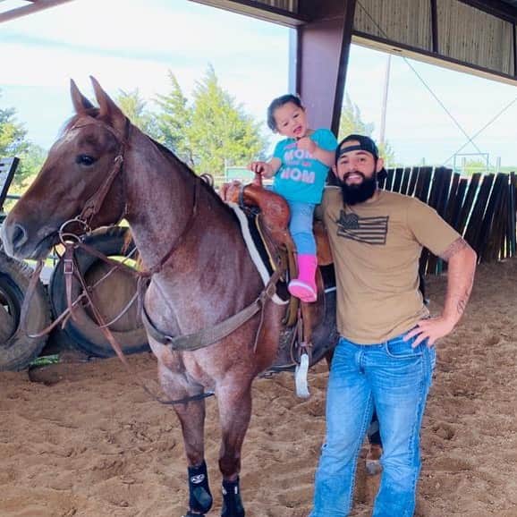ルーグネッド・オドーアのインスタグラム：「Feliz día para la gordita de papi」