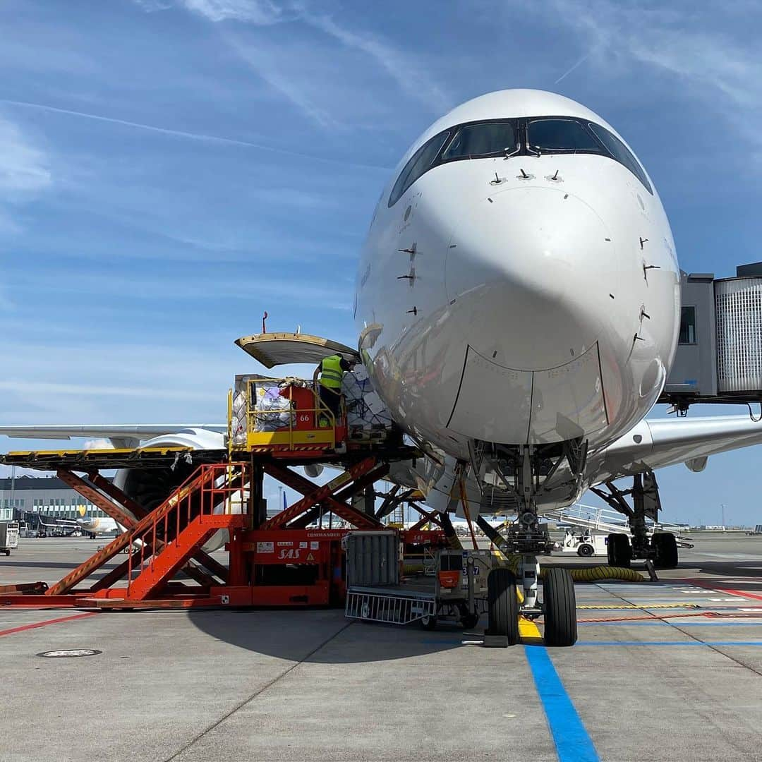 タイ航空さんのインスタグラム写真 - (タイ航空Instagram)「On 19 July 2020, THAI operated the first repatriation flight from Copenhagen to Bangkok. THAI still fly to bring Thai people home. #TG951 #ThaiAirways #TGBecauseWeCare」7月20日 7時35分 - thaiairways