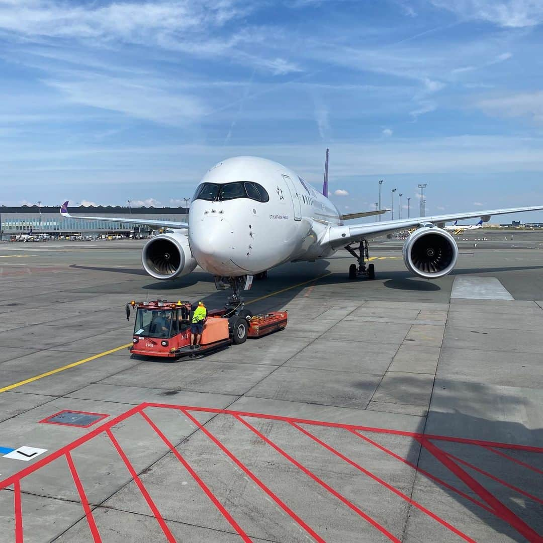 タイ航空さんのインスタグラム写真 - (タイ航空Instagram)「On 19 July 2020, THAI operated the first repatriation flight from Copenhagen to Bangkok. THAI still fly to bring Thai people home. #TG951 #ThaiAirways #TGBecauseWeCare」7月20日 7時35分 - thaiairways