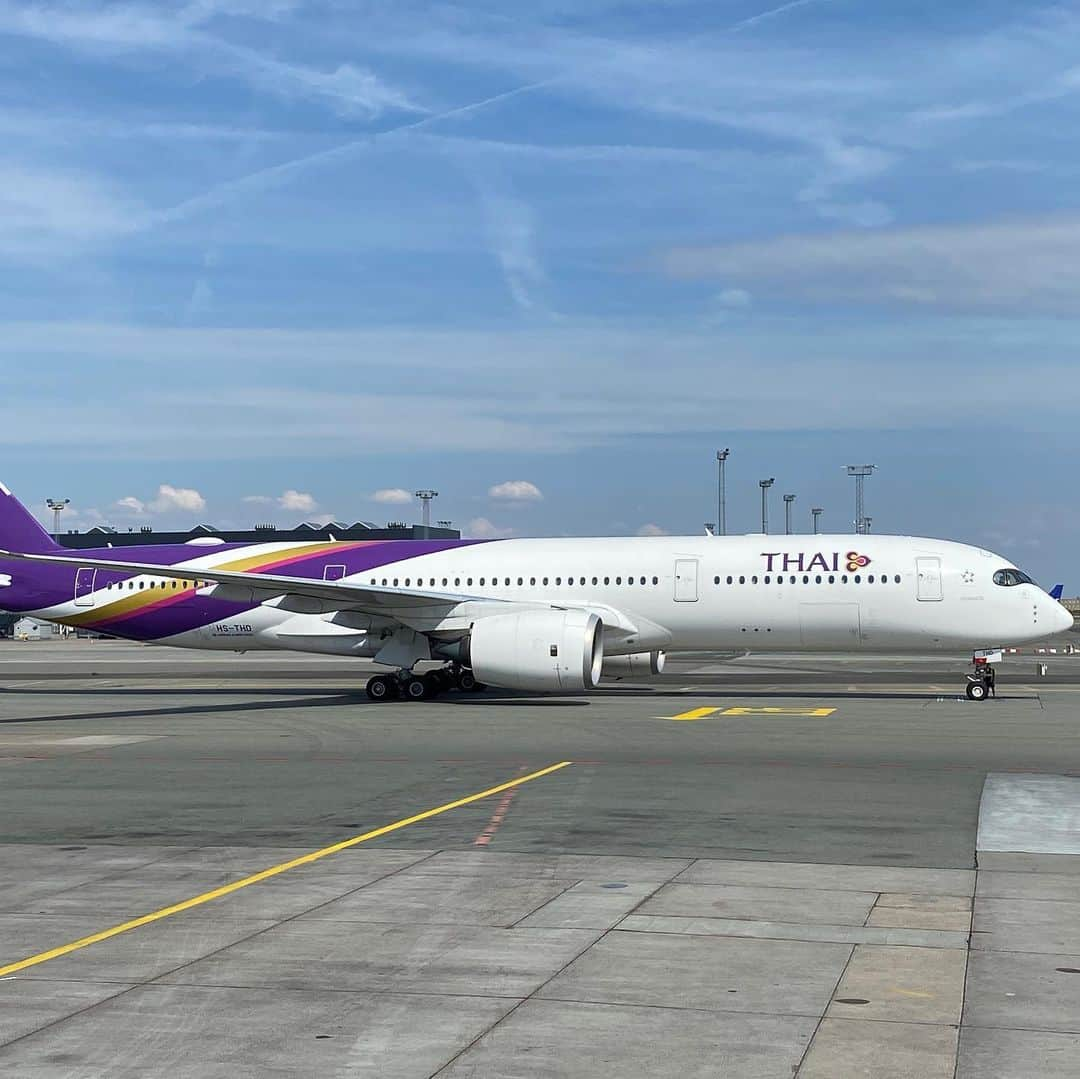 タイ航空さんのインスタグラム写真 - (タイ航空Instagram)「On 19 July 2020, THAI operated the first repatriation flight from Copenhagen to Bangkok. THAI still fly to bring Thai people home. #TG951 #ThaiAirways #TGBecauseWeCare」7月20日 7時35分 - thaiairways