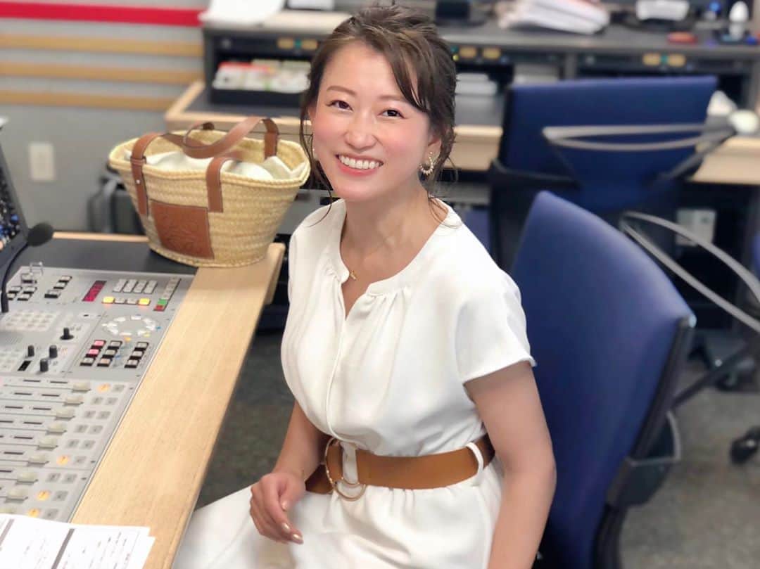 のインスタグラム：「ラジオNIKKEI 毎週月曜16:00〜 「相場師朗の株は技術だ！」 ゲストに#池辺雪子さん をお迎えしてお送りしました☺️ ありがとうございました✨ ⁑ 東京は半袖では寒いような日々でしたが…。 やっと夏らしい気温になったのでワンピースを着てみました🙌(写真を撮るとき以外は、放送中もマスクを着用しています。) ⁑ ⁑ #為替 #FX  #相場師朗 さん #株は技術だ #投資女子 #投資 #経済番組 #マーケット  #チャート分析  #radio #radiko #ラジオ  #ootd#coordinate  #まりなる #津田麻莉奈」