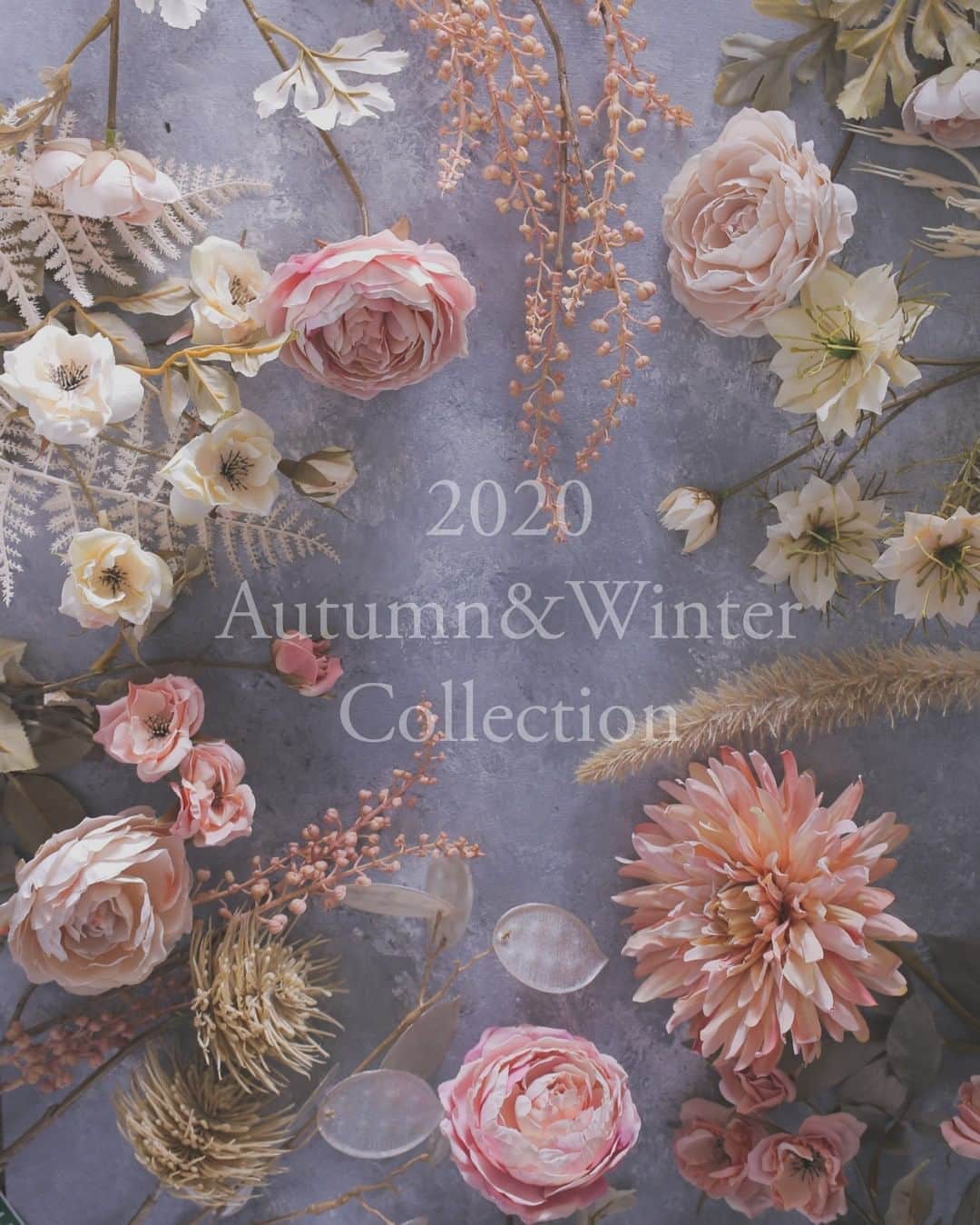 東京堂アーティフィシャルフラワーMAGIQのインスタグラム：「・ 『Autumn＆Winter　Collection　2020』  【季節を楽しもう！秋から冬へ・・・】 ・ 今年も季節の移り変わりに 彩りを添えるご提案を用意しました。 ・ シーズンを通して、長くお使いいただけるアイテムを 豊富にラインナップしています。 ・ これからさまざまなイベントが控えていますよ！ もっと暮らしに季節を取り入れて楽しみましょう。 ・ #おうちで季節を楽しもう #花を飾ろう #手作りしよう ・ FM5174-2　シュクルリーダリア FM5178-2,37　シュクルリープリマローズ FM5176-2,37　シュクルリーラナン FM3894-2　コローレベリー FM3891-13　コローレバンクシア FM5447　ブラングラミネブーケ"  ・ #TOKYODO #MAGIQ #MAGIQのある暮らし #東京堂 #アーティフィシャルフラワー #アーティフィシャル #アートフラワー #造花 #花のある暮らし #花好きな人と繋がりたい #フラワーデザイン #フラワーアレンジメント #フラワーアレンジ #アレンジメント #花を飾る #artificial #artificialflower #flowerofinstagram #flowersoninstagram #autumnflowers」