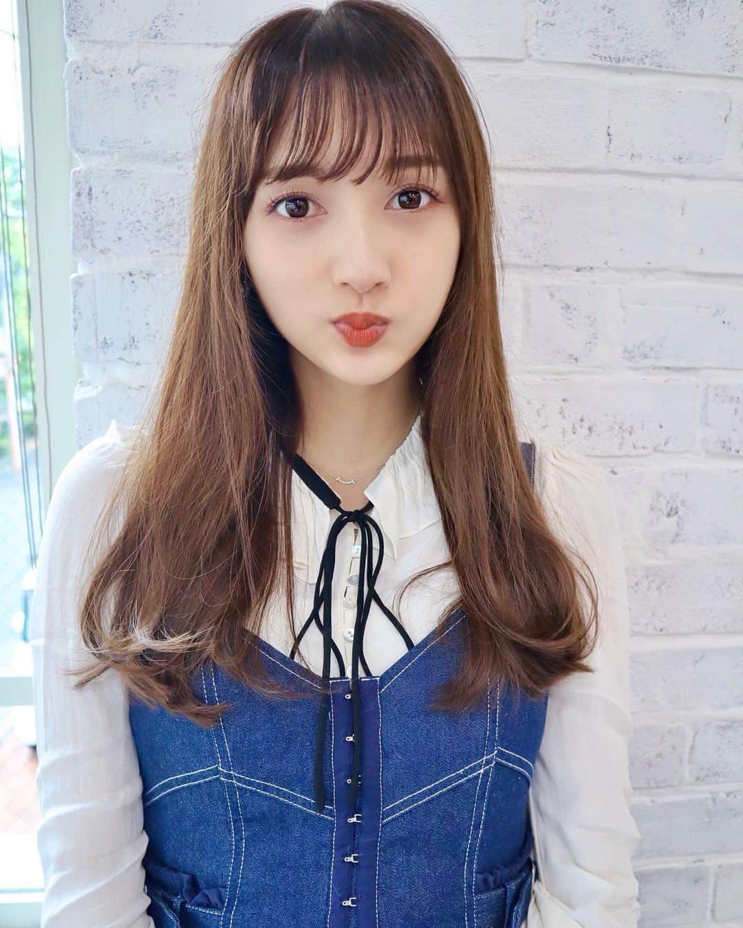 加藤瑠美さんのインスタグラム写真 - (加藤瑠美Instagram)「@tatsukahiroshi さんの元へ💇‍♀️✨ 今回もカラーとトリートメント、カットのフルコースをお願いしました✊ 後ろの毛先を整えていただいて、前髪は少し軽めにしていただいたよ🥺💕 前髪、初めて少し薄めにしてみたけどこれくらいならわたしでもセットできそうで嬉しい💖 ツヤサラで気分最高✨ありがとうございました☺️ . 【#GARDENomotesando】 @tatsukahiroshi 東京都渋谷区神宮前5-2-19 表参道山田ビル2F 03-5468-8686  #newhair#hair#haircolor#haircut#Instabeauty#garden#omotesando#beauty#japanese#ヘアカラー#ヘアカット#ガーデン表参道#表参道#前髪#前髪カット#シースルーバング#動画#ヘアカット動画#앞머리#갈색머리#긴머리#미용실#헤어컬러링#머리스타그램」7月20日 18時04分 - katorubi