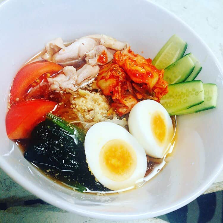 城咲仁さんのインスタグラム写真 - (城咲仁Instagram)「今日の自炊ランチ🍽 冷麺😋もちろん美味い❣️ さて、20:00時からイチナナライブ生配信♪後ほどだね #城咲仁  #followｍe  #自炊 #summer」7月20日 18時27分 - shirosaki_jin_official