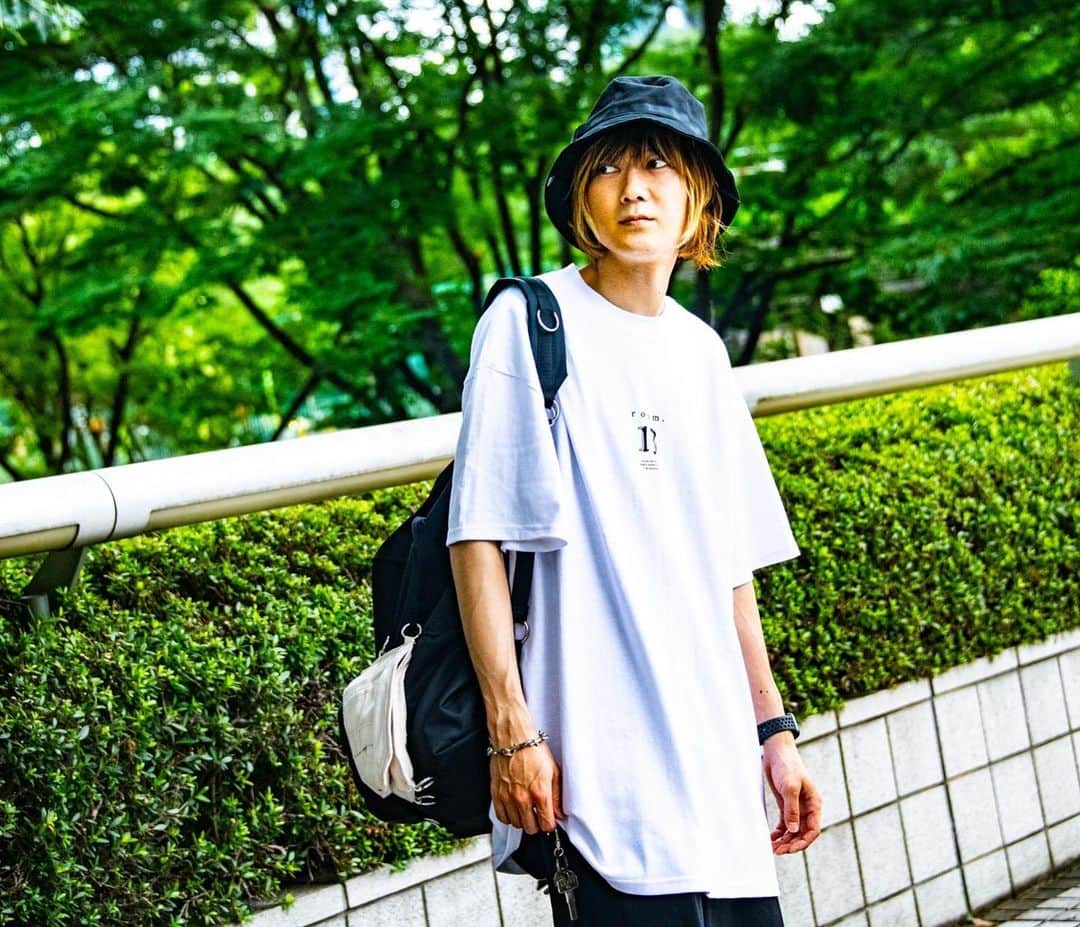 江口雄也さんのインスタグラム写真 - (江口雄也Instagram)「数日前から一転 ムシムシして暑い、、、 雨降りそう☔️  logo t-shirt (@room.13_official )」7月20日 18時20分 - bluengt