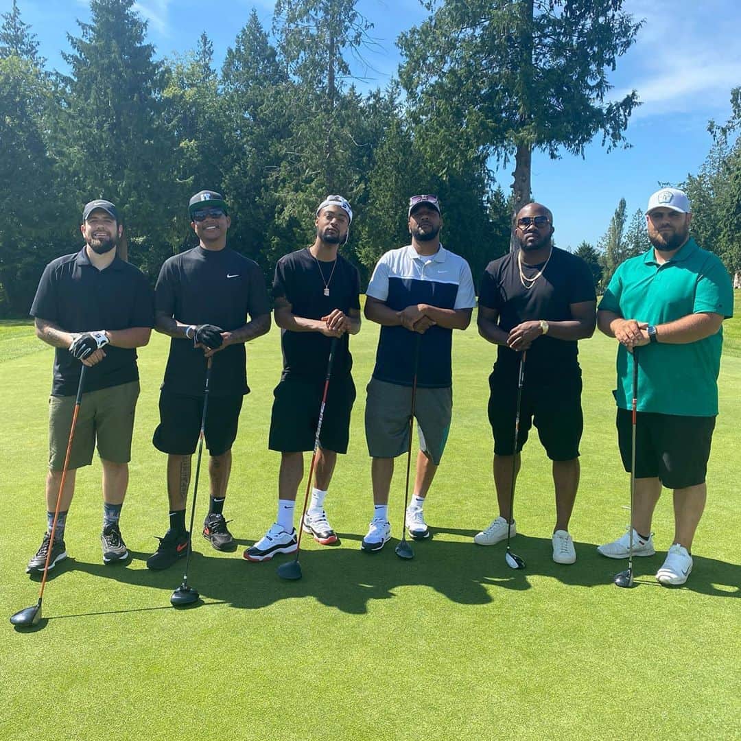 アイザイア・トーマスのインスタグラム：「2nd time golfing. Frustrating as hell but the vibe was dope!」