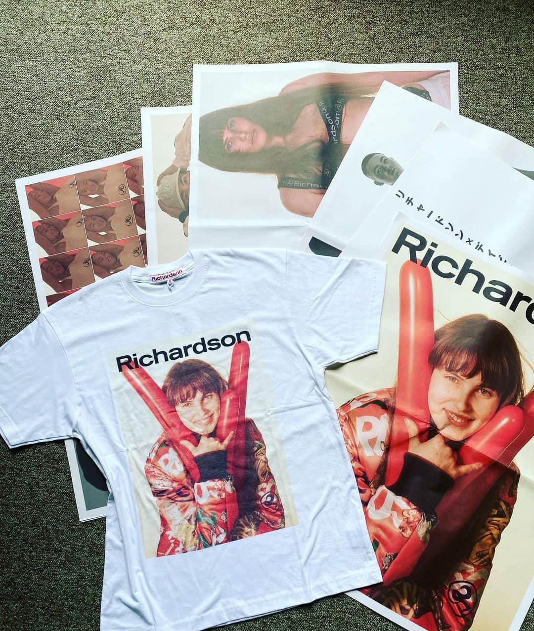 田中杏子さんのインスタグラム写真 - (田中杏子Instagram)「Richardson SS20 campaign with David Sims❣️  7月18日より枚数限定で発売された、こちらのTシャツを購入したお客様先着で、この大型ZINEが配布されています💕  デイビッド・シムズが息子のキップと友人たちを撮影したショットを綴じた大型ZINEです。  #akotanaka #richardson #davidsims」7月20日 9時51分 - akoakotanaka