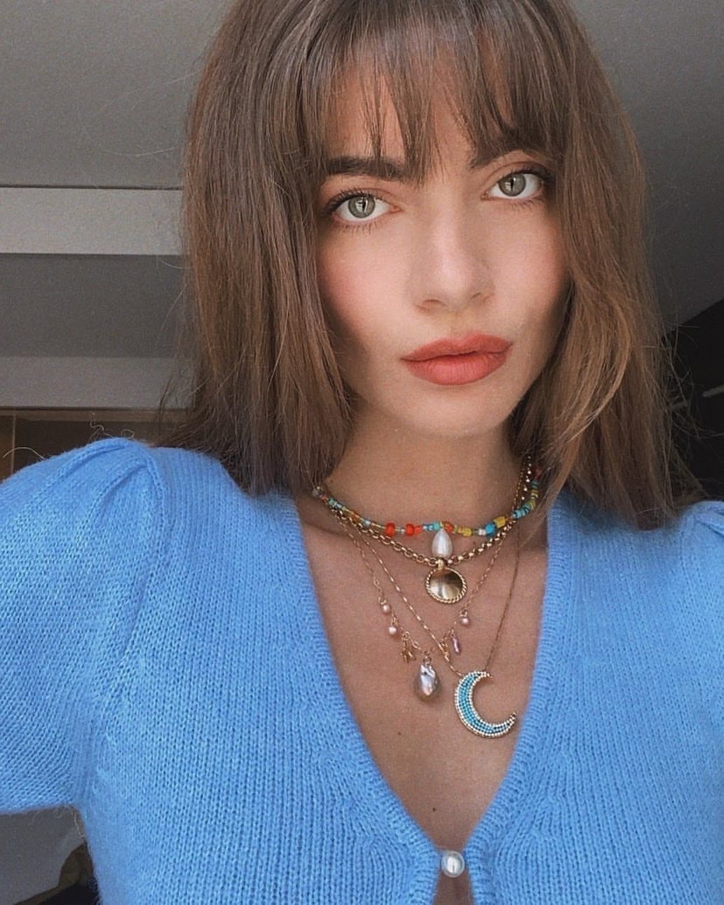 ダニジョーのインスタグラム：「You could see dreams in her eyes and rainbows ‘round her neck ⛅️🌈💙 @maralafontan in the Nana necklace #dannijogirls」