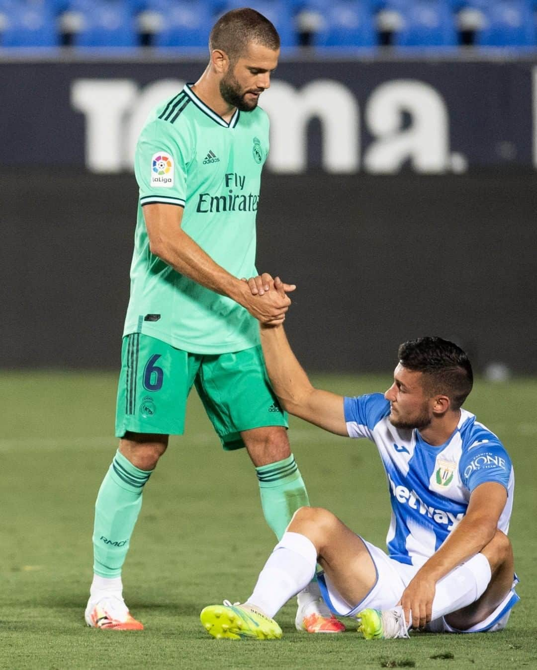 LFPさんのインスタグラム写真 - (LFPInstagram)「RESPECT for @cdleganes. 🤝🔝💯 • RESPETO por el 'LEGA'. 🤝🔝💯 • #LeganésRealMadrid #Leganés #RealMadrid #Nacho #OscarRodriguez #FairPlay #LaLigaSantander #LaLiga」7月20日 10時00分 - laliga