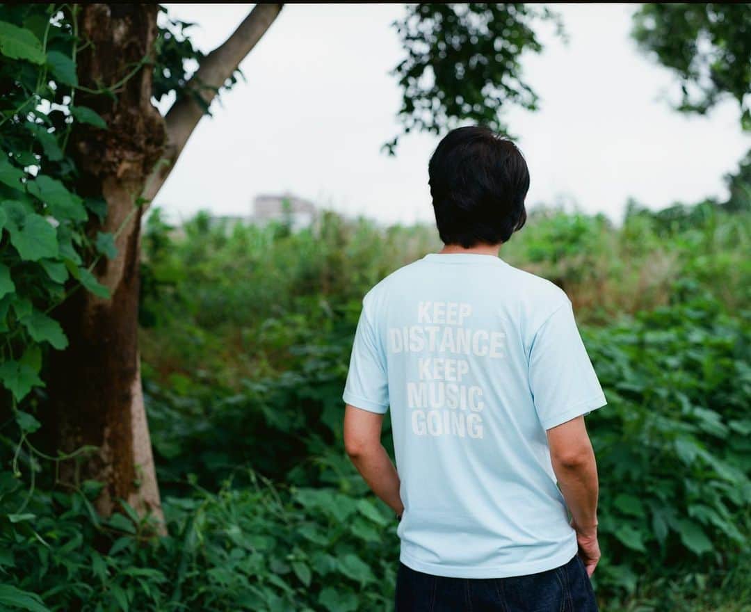 田島貴男さんのインスタグラム写真 - (田島貴男Instagram)「森にて  #newtshirt  #keepdistancekeepmusicgoing  . #フィルムカメラ #pentax67ii  #ektar100」7月20日 10時12分 - tajimatakao