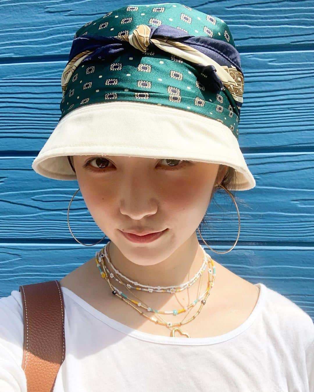 佐藤優津季のインスタグラム：「🌿🌻🕶🐠🌺🏝☀️ #buckethat#ca4la#カシラ#tops#zara#ザラ」