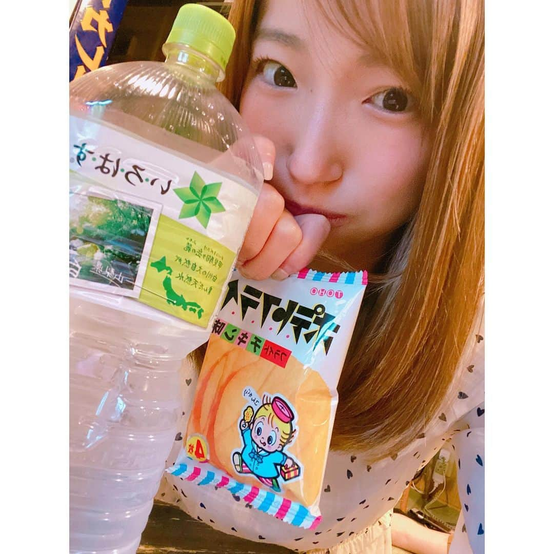 有明ゆなさんのインスタグラム写真 - (有明ゆなInstagram)「おかしをひさしぶりにぱくぱく♪ あー 駄菓子屋に行きたい|(￣3￣)| . . . . #おかし #お菓子 #ポテトフライ #いろはす #水 #ウォーター #ありあけゆな」7月20日 10時25分 - ariake_yuna