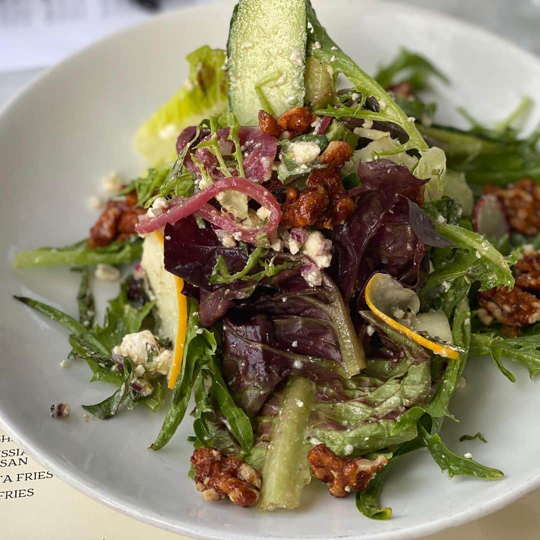 和央ようかさんのインスタグラム写真 - (和央ようかInstagram)「Fun Sunday 😊😘🐶🥗Lots of Greens👍  日曜日の楽しみ😊😘🐶🥗 たくさんのグリーンに囲まれるって本当に気持ちよいね👍   #takakonystylin🍎 #nylife #i❤️my #lifestyle #yokawao #和央ようか #familytime @frank.wildhorn  @dondon_oreo @yokawao0215」7月20日 10時32分 - yokawao0215