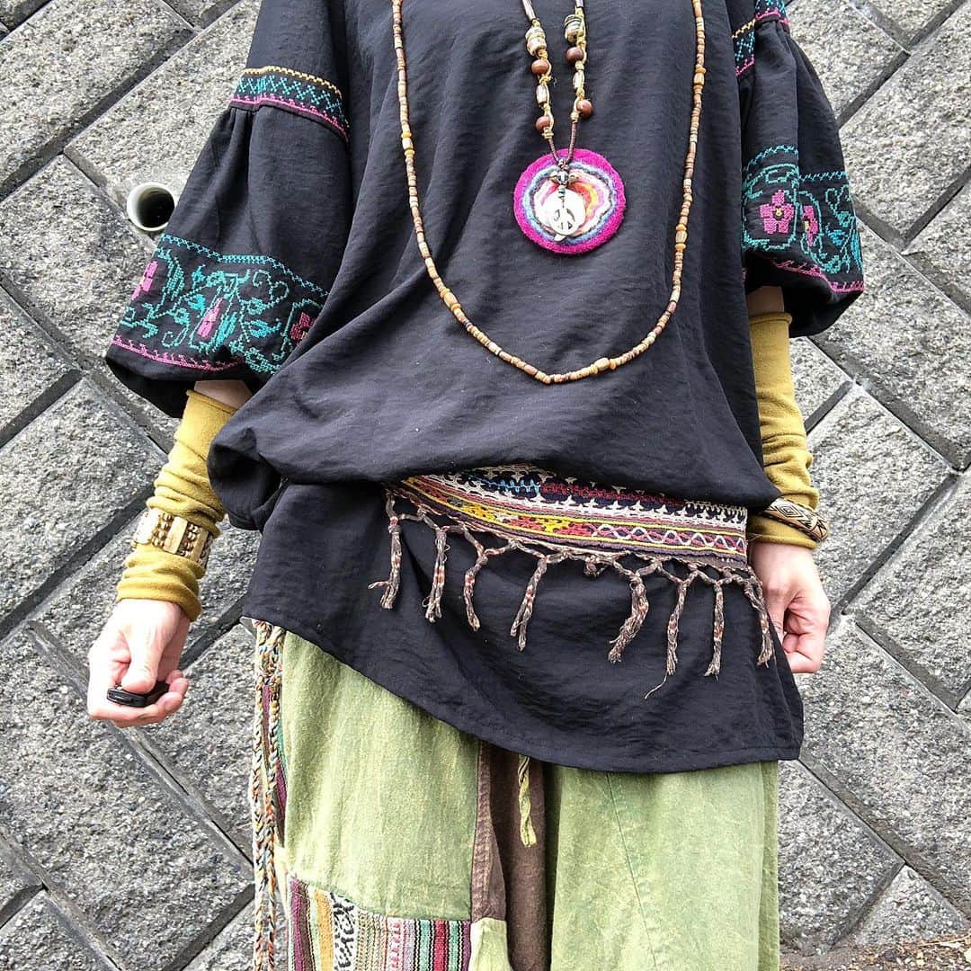 アンジェラ佐藤さんのインスタグラム写真 - (アンジェラ佐藤Instagram)「シマウマとエスニッカー🦓  #エスニックファッション #エスニッカーさんとつながりたい  #コーデのポイントは古着のベルト #シマウマはこの後アンジェラが美味しく頂きました。」7月20日 10時38分 - angela_satou