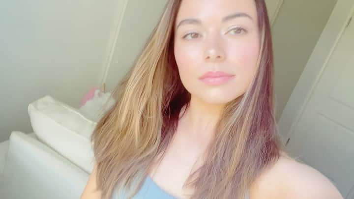 ミランダ・コスグローヴのインスタグラム：「💕」