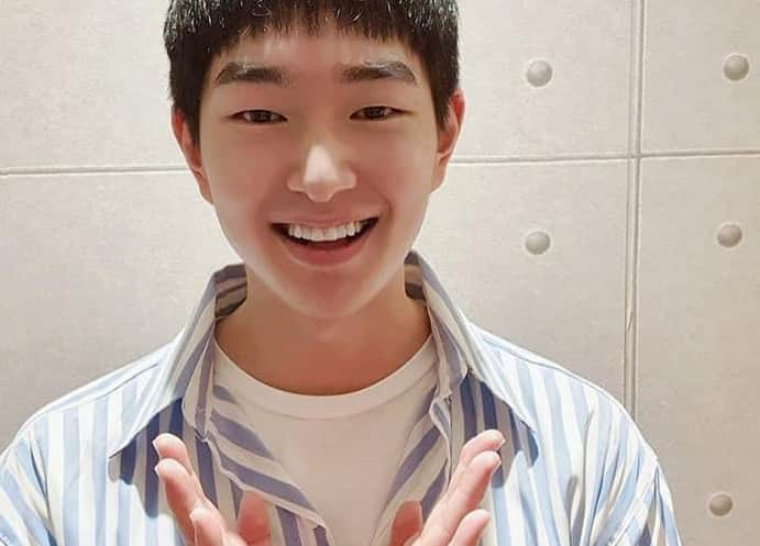 SHINeeさんのインスタグラム写真 - (SHINeeInstagram)「Onew message  Trans. SHINee World! How have you been doing~! This is SHINee’s leader Onew Thank you to everyone who waited a long time during my military service(?) Let’s make sure we can meet frequently in the future! Let’s sing happily for a long time ❤️❤️❤️」7月20日 11時15分 - shineeofficial