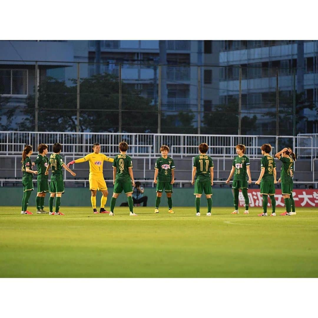 長谷川唯のインスタグラム：「🇯🇵 リーグ開幕戦1-0⚽️ 第1号はまよでした🐷 スーパーゴールだったなぁ ブレブレだったなぁ 相手に当たったかと思ったくらいの変化🤷‍♀️💕 そして、かつぴーの公式戦復帰🤩 本当にかっこいい！尊敬！ ももかも怪我から復帰、リーグ初出場！ 2人ともおめでとう！！ またみんなで頑張ろう😊⚽️ 応援ありがとうございました😌 . . #BELEZA #なでしこリーグ」