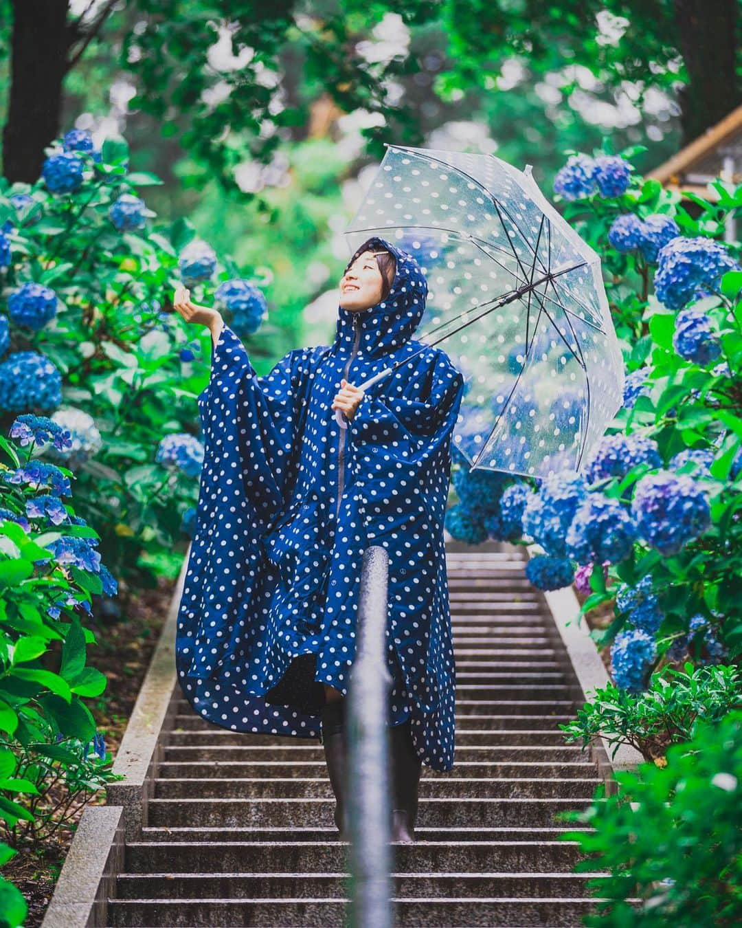 kenta_soyoungさんのインスタグラム写真 - (kenta_soyoungInstagram)「Raincoat and hydrangea. . . . . 雨合羽撮影たのしかったな〜 紫陽花はやっぱ雨の中撮らないと！って思います☔️ . . . model: @nanairo_girl_」7月20日 11時42分 - kenta_soyoung