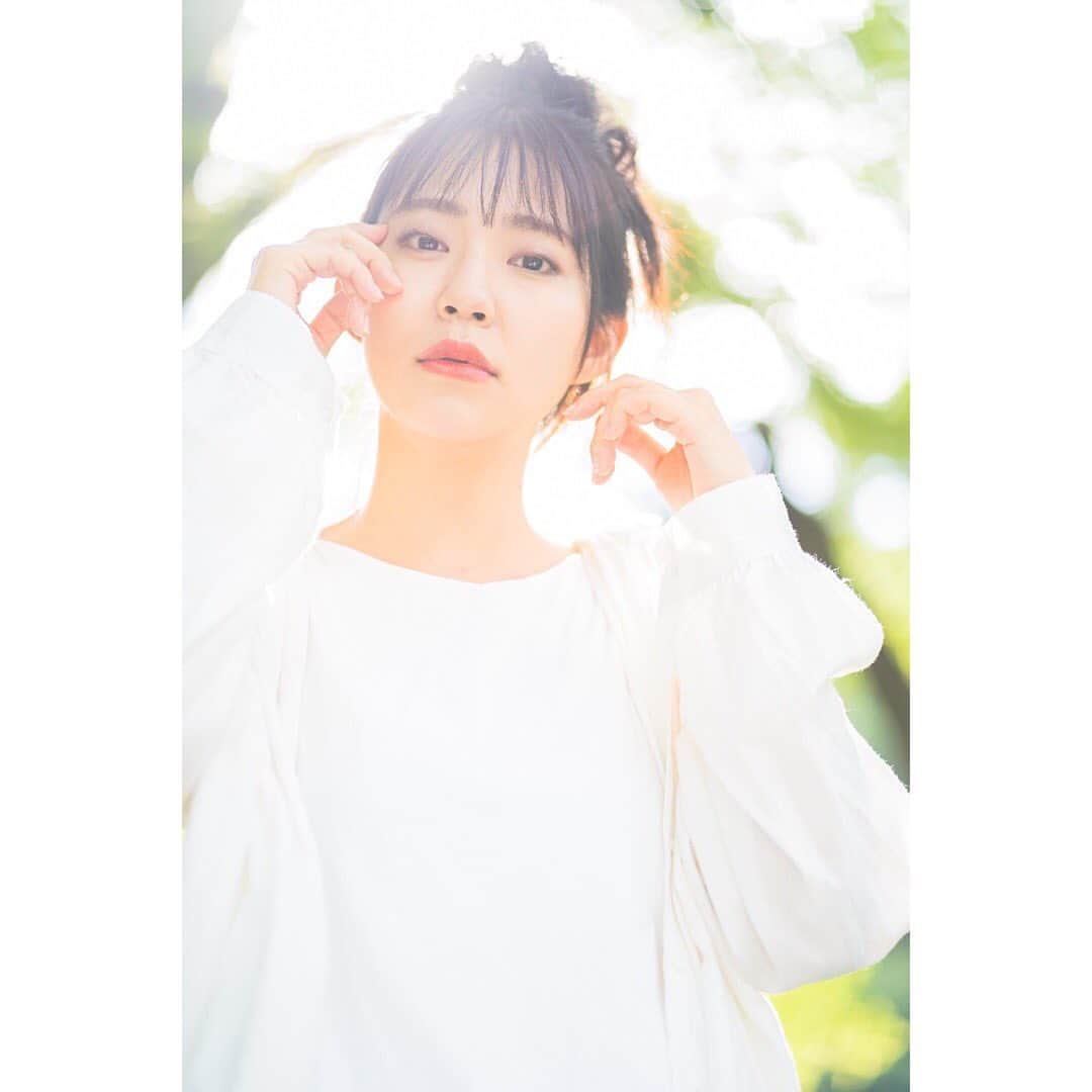 伴優香のインスタグラム：「﻿ ﻿ ﻿ ﻿ 天気がいいですね𓂃 𓈒𓏸﻿ ﻿ 私の育てているプチトマトも﻿ ようやく実をつけました🌈🌈﻿ ﻿ 嬉しいなぁ。﻿ ﻿ 今日も稽古行ってきます。﻿ 皆さんもお仕事、学校頑張ってください✨﻿ ﻿ ﻿ ﻿ photo by : @yu_shimamoto  hair make : @sakura.k.5  #ポートレート #portrait #被写体  #髪型アレンジ #黒髪 #お団子アレンジ  ﻿ #팔로우 #사진 #여배우 #모델 #추억 #팔로우미 ﻿ #型号 #女主角 #人像 #相片」