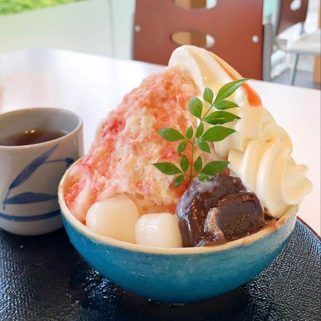 西条市さんのインスタグラム写真 - (西条市Instagram)「【LOVESAIJOじかん】﻿ ﻿ 水の都のかき氷﻿ ﻿ 今年は何個たべよかな﻿ ﻿ #いよ西条 #伊予西条 #愛媛 #四国 #瀬戸内 #Ehime #Shikoku #Setouchi #inaka #田舎暮らし #愛媛旅行 #四国旅行﻿ ﻿ ﻿ ﻿ Repost @hiro_isk_2452﻿ ・・・﻿ ☆﻿ 久しぶりに娘💁🏻‍♀️とタンデムツーリング！(◍˃̵͈̑ᴗ˂̵͈̑)ｧ👍🏻かき氷🍧食べてきました😙また行こな〜💨﻿ ☆﻿ ☆﻿ #バイク #バイクのある生活 #バイクのある風景 #バイク写真部 #ドラスタ #ドラッグスター #ドラッグスター400 #bike #bikelife ﻿ ☆﻿ #タンデム#ツーリング #娘 #親子 #かき氷#西条カフェ #蔵はち #lovesaijo #日曜日﻿」7月20日 12時02分 - lovesaijo