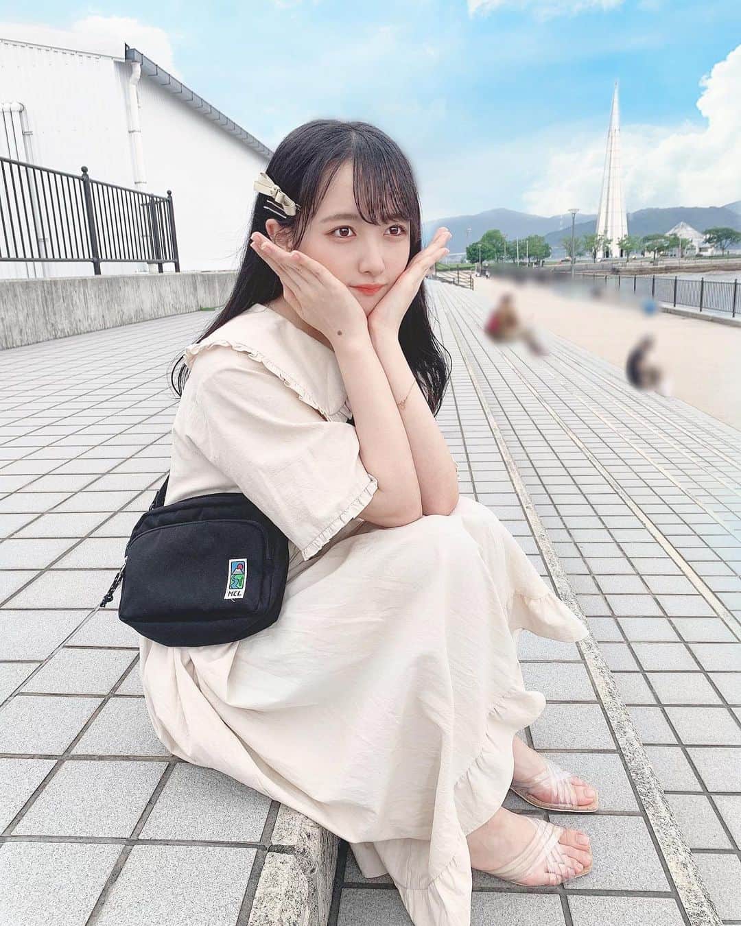 のインスタグラム：「． お散歩コーデ🐶 #ootd #ootdfashion #ワンピース #merryjenny #鞄 #meiocean #靴 #dazzlin #STU48 #石田千穂」
