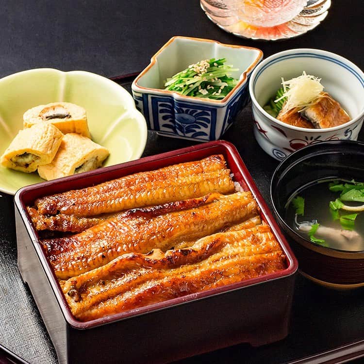 The Westin Osaka （ウェスティンホテル大阪）さんのインスタグラム写真 - (The Westin Osaka （ウェスティンホテル大阪）Instagram)「2020年の「土用の丑」は、7月21日と8月2日の2回。 日本料理「はなの」では、7月21日（火）～8月2日（日）のランチタイムに、高知県産の鰻を使った「特撰うづくし重」をご用意いたします。 暑い日が続く夏に向けて、ぜひお召しあがりください。 . . —————————————————⠀ #はなの #日本料理 #会席料理　#鰻 #うなぎ #高知県産 #うな重 #肝吸い #割烹 #会席 # #大阪 #osaka #梅田 #umeda ————————————————— ⠀ Tag @westinosaka to share your image with us. ⠀ ⠀⠀ #WestinOsaka #ウェスティンホテル大阪」7月20日 12時02分 - westinosaka