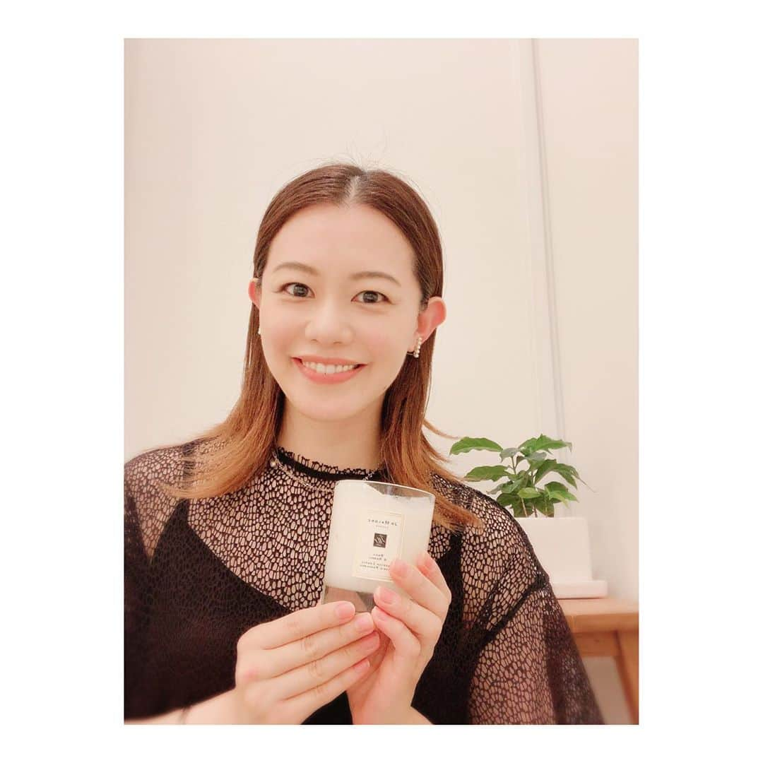 宇月颯さんのインスタグラム写真 - (宇月颯Instagram)「.﻿ .﻿ 瀬奈じゅんさんのリモート夜会﻿ 【J's BAR】﻿ にご参加下さった皆様、ありがとうございました🥂✨﻿ ﻿ 今回、なんと！！﻿ あの憧れの瀬奈じゅんさんのファンクラブイベントにみほこさん(彩乃かなみさん)とゆうき(煌月爽矢、中原由貴)と参加させて頂きました😍❣️﻿ そして、そんな素晴らしい時間をファンクラブの皆様と共有する事が出来、感激でした。。。😭﻿ ﻿ あさこさんからジョーマローンのキャンドルやグラスなどを用意して頂き、準備の時点から大興奮していた私。。。﻿ ﻿ ものすごく楽しんでしまいました‼️😂﻿ ﻿ まず興奮しすぎ。﻿ そして喋り過ぎ、汗かきすぎ。﻿ そしてそして飲み過ぎ。。。🍸﻿ 反省は多々ありますが、温かく見守って下さいましたファンの皆様に感謝しております🙇‍♀️✨✨✨﻿ ﻿ 宝塚で頂いたご縁が今でも繋がり、芸事だけではなく、人として尊敬出来る方々がいてくださる事に感謝です！！﻿ こうして自分を導いてくださる方がいらっしゃるので、色々な事がありますがこれからも“心配なく”進んでいこうと思います😆💦﻿ そして有難いご縁は先輩だけではなく、最後の登場で登場時間は一番短かったものの、しっかり爪痕を残して去る最高の後輩にも恵まれワタクシ、幸せ者です😂😂😂﻿ ﻿ ﻿ 一日経ってもまだ興奮しているもので、長文になってしまいすみません😓﻿ 最後になりましたが、参加されていたあさこさんのファンクラブの皆様、スタッフの皆様、みほこさん、ゆうきのファンの皆様、そして宇月颯ファンクラブの皆様、本当に有難うございました🙇‍♀️💕💕💕﻿ ﻿ ﻿ ﻿ #リモート夜会#J's BAR﻿ #カクテル#キャンドル﻿ #瀬奈じゅん さん#憧れの中の憧れ﻿ #彩乃かなみ さん#先輩降臨wさすがです‼︎﻿ #煌月爽矢#中原由貴#台湾からの登場﻿ #大事な言葉を忘れて慌ててるとこ面白かった #ヒョンビンさんにも感謝﻿ #宇月颯﻿ #大興奮#大爆笑 で﻿ #あっという間 の﻿ #幸せな時間﻿ #皆様と過ごせて嬉しかったです﻿ #ありがとうございました#感謝﻿ #今回ご参加出来なかった方もいつも応援ありがとうございます﻿ #忘れてはいけない﻿ #永遠の感謝 www﻿ ﻿ ﻿  そして、この企画は“諸経費を引いた収益金を寄付金に”というあさこさんのお気持ち、お考え。﻿ 尊敬が止まりません。﻿ ご賛同下さいました皆様にも心からの感謝を。。。﻿ ﻿ ﻿ ﻿ ﻿」7月20日 12時10分 - hayate_uzuki_official