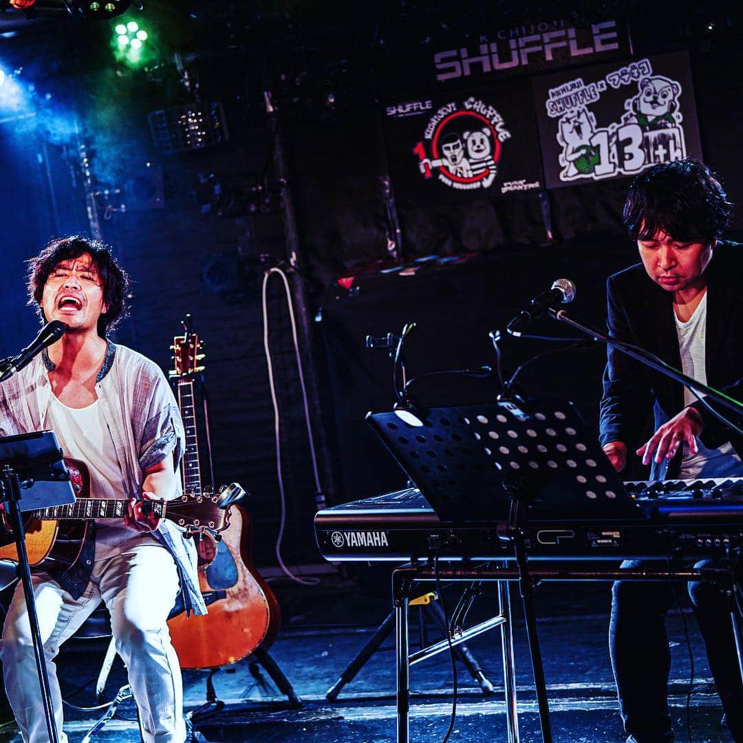 ISEKIのインスタグラム：「FC【キングの庭】からのお知らせ ★「ISEKI ONLINE LIVE  vol.1～春眠～」 配信記念プレゼント企画🎁  そして、 プレミア配信 アーカイブは7/25まで観れますぞ👍 twitcasting.tv/isekitowa/shop…  おっハレルヤー！☀️  #大坂孝之介 #ISEKI #ツイキャス #プレミア配信」