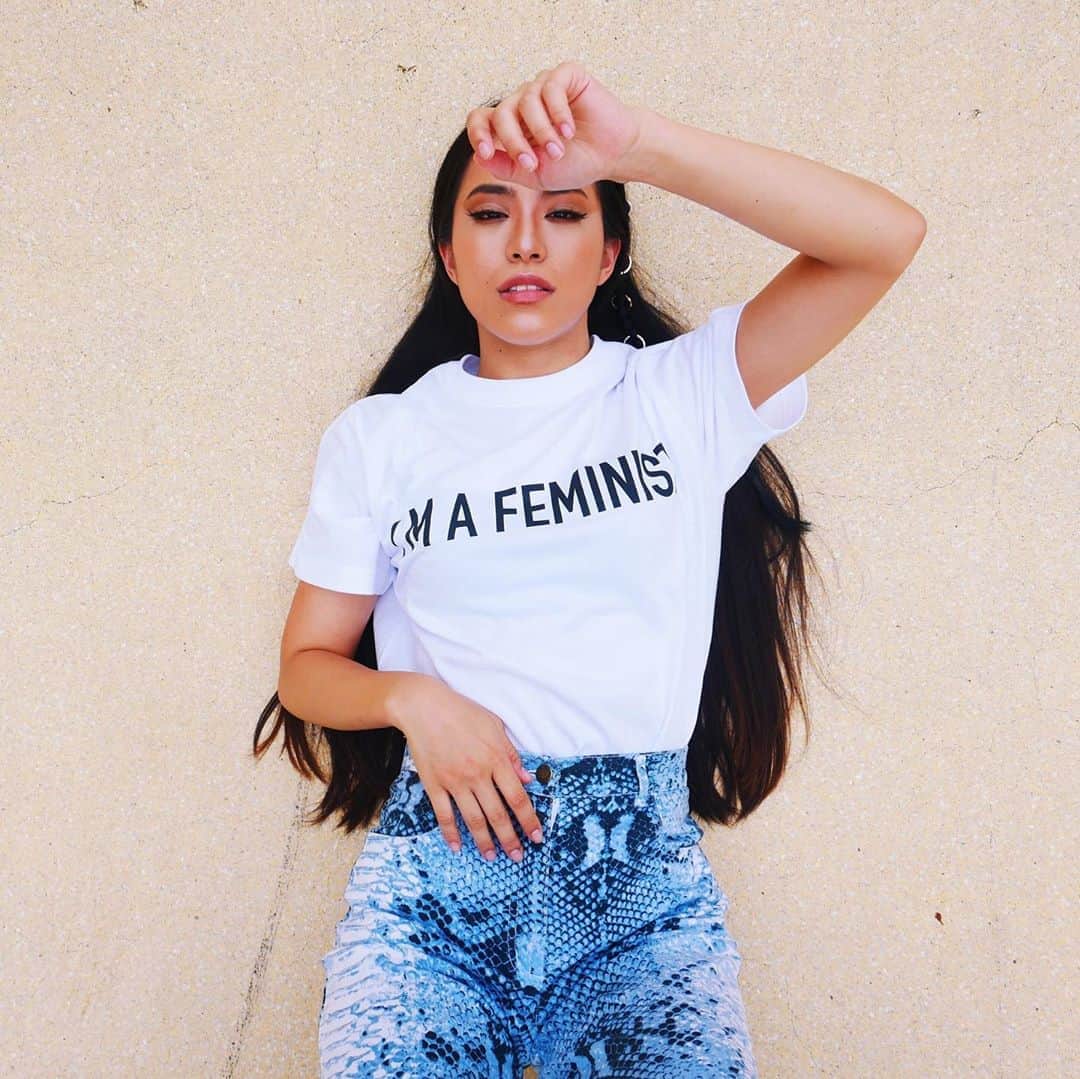 大門弥生さんのインスタグラム写真 - (大門弥生Instagram)「New Merch! ALERT🚨 新作Tshirts "I'M A FEMINIST" 予約受付開始！ ． FEMINISTの意味は 性に関係なく 社会的、政治的、経済的平等を望む人。 ． 女の子が女UPの意味で着るのはもちろん 私は男性のfeministって、本当のジェントルマンだと思っていて LGBTQ、全ての性別の人間の平等を望むフリーダムな意見を持っている人に 是非着て欲しいTシャツ。 ． 私はずっと男社会で生きてきたから 悔しい思いも沢山してきて もっとイコールになって欲しいと 望むことがまだまだあるし ． 過去に、沢山、恋愛でも、傷ついてきた。 ． 今も沢山のファンの女の子から、"強くなりたい"ってメッセージをもらい 凄く気持ちが分かるからこそ 芯のある強い女の子の"仲間"がもっと増えて欲しいし 女性に、愛、respectを持っている男性が増えることを、心から望んでいます。 ． たかがグッズで、熱すぎるんだけど このメッセージをぜひ、共にレペゼンしてほしい。 ． 予約受付開始！ 7/20 〜 7/26 予約販売受付 7/27 一般発売開始 8/1 発送 ． 特典付き🎁 予約の方には、オリジナルステッカーと一枚づつメッセージを入れてます💋  ． I stand for equality! FEMINIST : a person who believes in the social, political and economic equality of the sexes ． New Merch World shipping (only sea mail by covid19) ． I AM FEMINIST Tshirts 5500 yen (tax in) Link in Bio! リンクから買えます！ ． #FEMINIST」7月20日 12時22分 - yayoidaimon