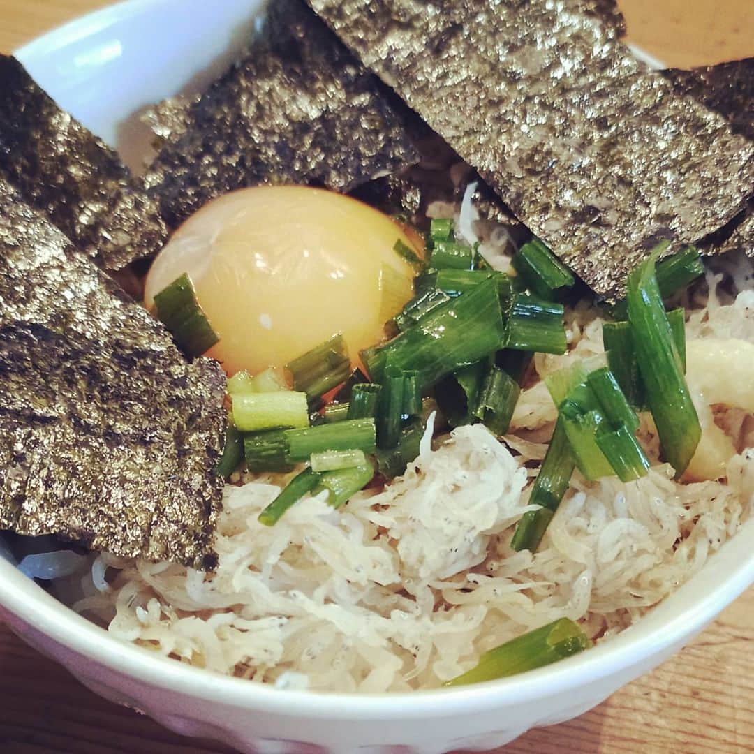 松本隆博のインスタグラム：「。 朝からこれは贅沢だわな。 ┌(┌＾o＾)┐ 今から走りに行きます！ ～人生遊歩道～」