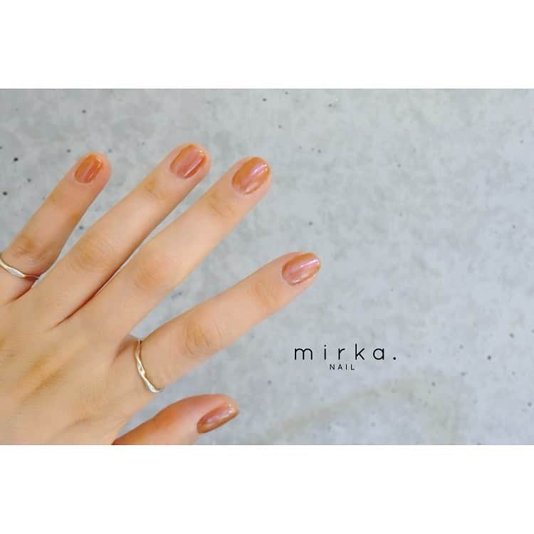 mirka. NAIL(ミルカネイル)さんのインスタグラム写真 - (mirka. NAIL(ミルカネイル)Instagram)「my nails♡﻿ ﻿ テラコッタベージュ﻿ ﻿ 最近オーロラパウダーにハマりすぎてついつい今回も✳︎﻿ 肌なじみがいいので、派手すぎずオススメです！﻿ ﻿ ﻿ -----------------------------------------﻿ ﻿ ご予約、お問い合わせは﻿ LINE公式アカウント@mirka.nail(@含む)まで。﻿ 直近の空き状況はLINEタイムラインをご覧ください。﻿ ご新規さまの受付も再開してます。﻿ ﻿ オーダーネイルチップのご注文もお気軽にお問い合わせ下さい。﻿ ﻿ ﻿ 感染予防対策をしっかり行ったうえでお客様をお迎えしております。﻿ ﻿ 〈感染予防の取り組み〉と〈お客様へのお願い〉を﻿ ハイライトにてまとめておりますので、ご確認くださいませ◡̈﻿ ﻿ ﻿ ﻿ #mirkanail#nails#nail#nailart#naildesign﻿ #ショートネイル#ネイルアート#ネイルデザイン#ネイル#大人ネイル#シンプルネイル#オフィスネイル#ニュアンスネイル﻿」7月20日 12時25分 - mirka.nail