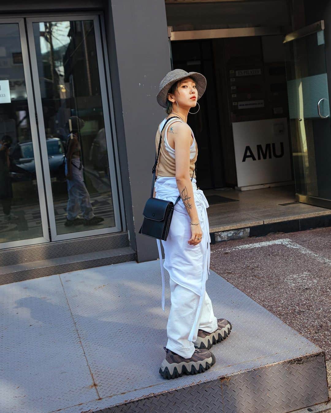 가로수길 , Seoulのインスタグラム：「Street Fashion Style Thx @naras._ 🔥🔥 가장핫한 패션 인플루언서 나라님」