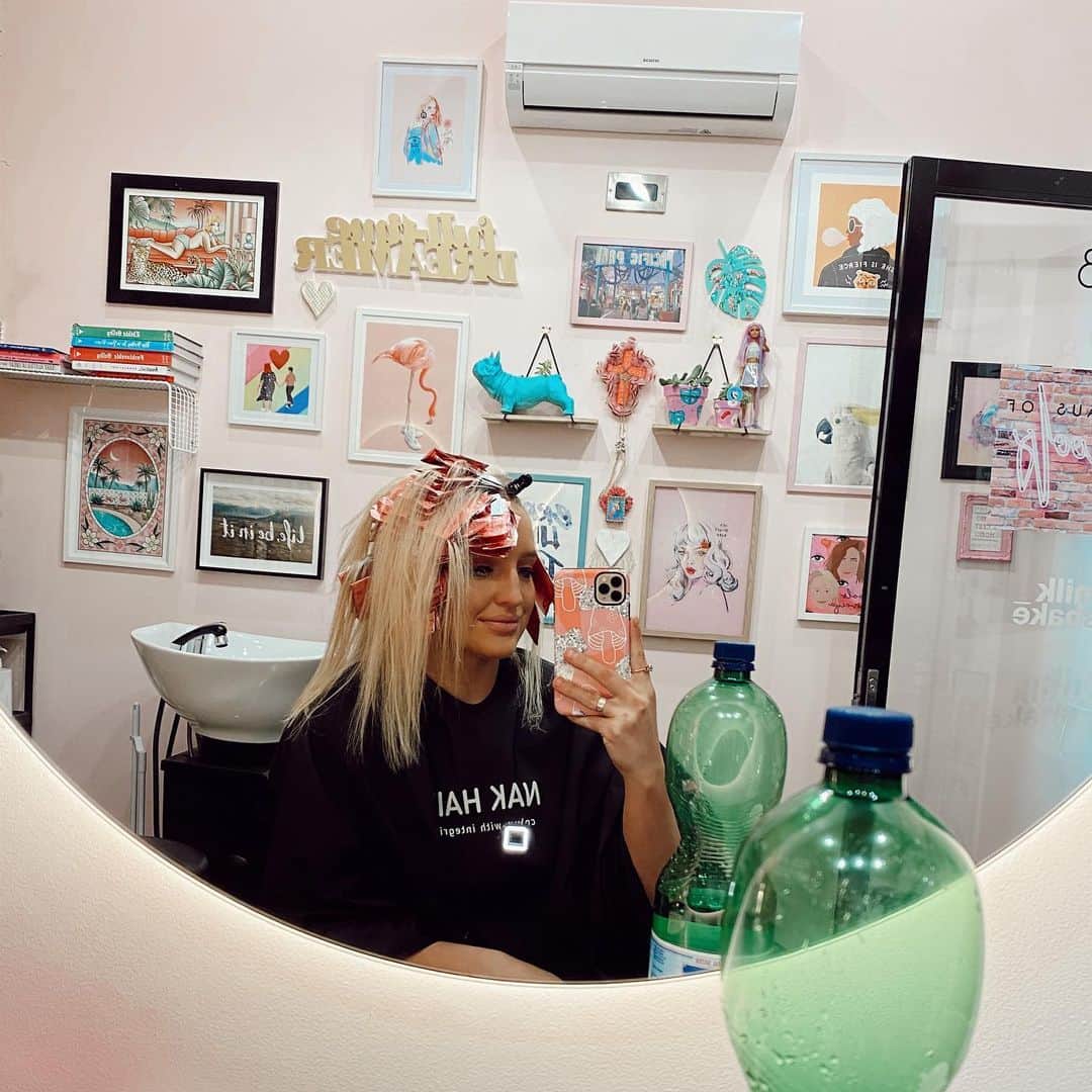 シェパードのインスタグラム：「What colour will @emmashepparddd be dying her hair??」