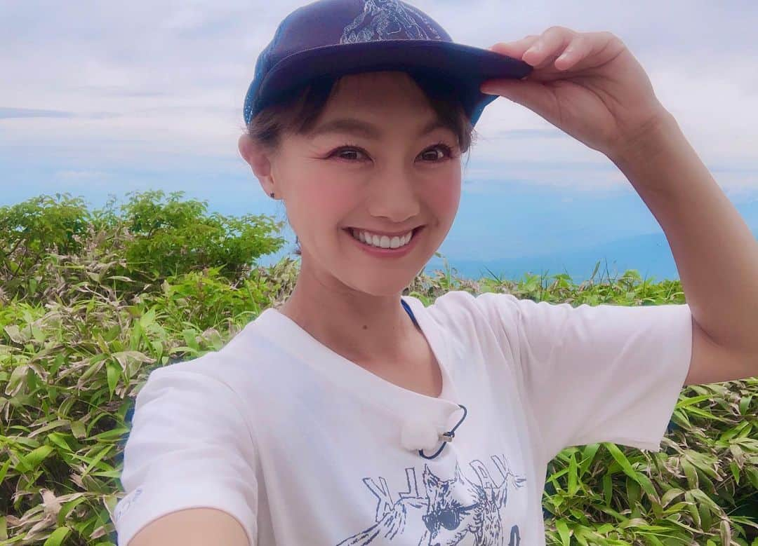 福島和可菜さんのインスタグラム写真 - (福島和可菜Instagram)「昨日から山ロケ⛰今日も山にいます😊  なんと‼️ 今日もイイ感じに晴れてる☀️☀️☀️  やったやったやったー😊  今日の衣装もColumbiaさん👍  詳細はまたお知らせしますね🥰  #アウトドア #ウェア #コロンビア #Columbia #キャップ #山 #ロケ #撮影 #mountain #衣装 #コーディネート #love  #outdoor  #アウトドア #荒れ女 #からの #晴れ女 #やったー #ありがとう #番組 #お楽しみに #絶景 #最高 @columbia_jp #⛰ #🐟 #☀️ #😊 #✨ #❤️ #😆 #😍」7月20日 12時53分 - fukushimawakana