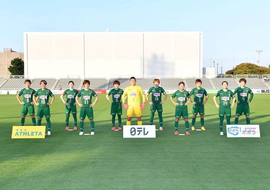 のインスタグラム：「4ヶ月遅れの開幕戦⚽️ 真代のスーパーゴールで勝利！ まずは、試合ができるこの環境を作ってくれた方々に感謝したいです。  そして、2017.7.16以来3年ぶりの公式戦復帰でした。 どんな時も変わらず声をかけ続けてくれた全ての方に感謝します。本当にありがとうございます！ ここからが大事！！！！ この3年を無駄にしないようにまた頑張ります💪💪  #ベレーザ　#リモートマッチ　#まよのゴールやばすぎ　#またみんなで頑張ろう」