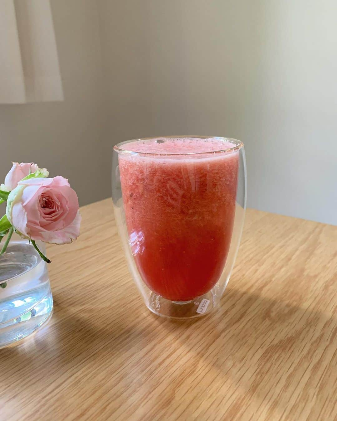 吉竹美聡さんのインスタグラム写真 - (吉竹美聡Instagram)「🍉Flesh Watermelon Juice🥤  ミキサーにスイカと 少しのお水とお塩を一緒に🌀💘 . #スイカジュース」7月20日 13時49分 - misatoy