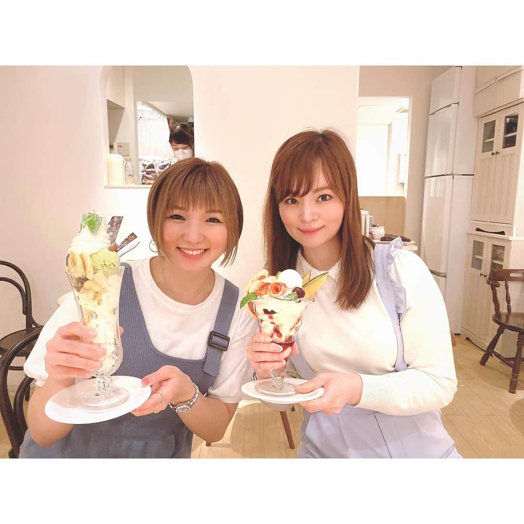 寺下智香（プロボウラー）のインスタグラム：「＊過去post＊  好さんとお客さんとうなぎ🐟&パフェ🍨 美味しいもの食べると元気になる✨  #うなぎ #うな明 #パフェ #幸せのレシピスイート #好さん #@misuzu_mama #どちらも美味しかった #幸せ」
