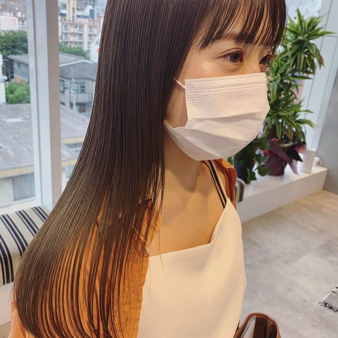 小松美緒のインスタグラム：「コーミングしただけでも　 可愛いcutにcolor🧚🏻　　 いつもmakeもお洋服も可愛いお客様♡   @tkms51   いつもありがとうございます✨✨」