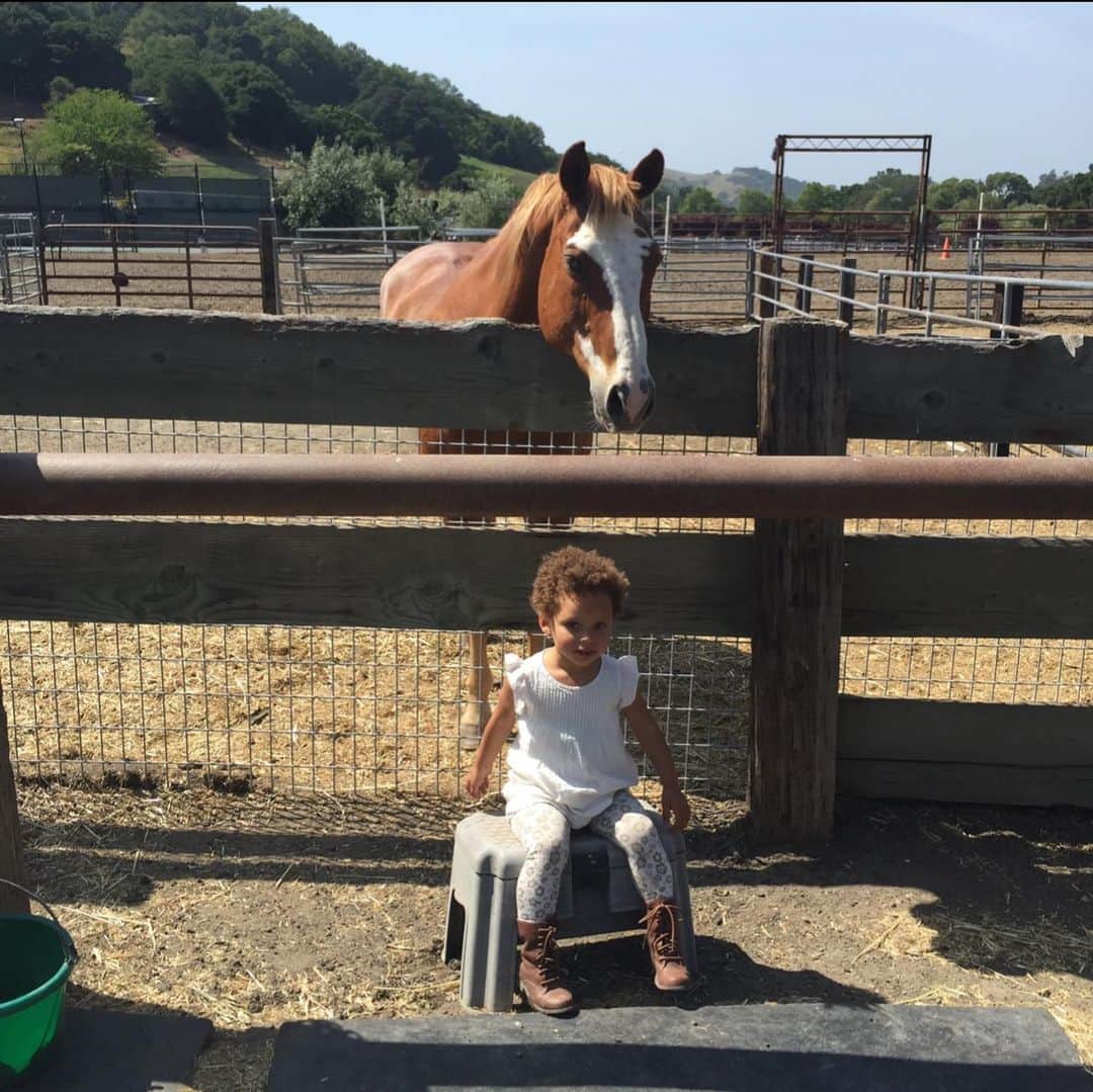 エイヨシャ・カレーさんのインスタグラム写真 - (エイヨシャ・カレーInstagram)「This is 8! Our first born 🖤 Riley Roo. Our horseback loving, sun loving, sassy flower child. 😩 ( I cant believe we have an 8 yr old @stephencurry30 😆)」7月20日 14時19分 - ayeshacurry