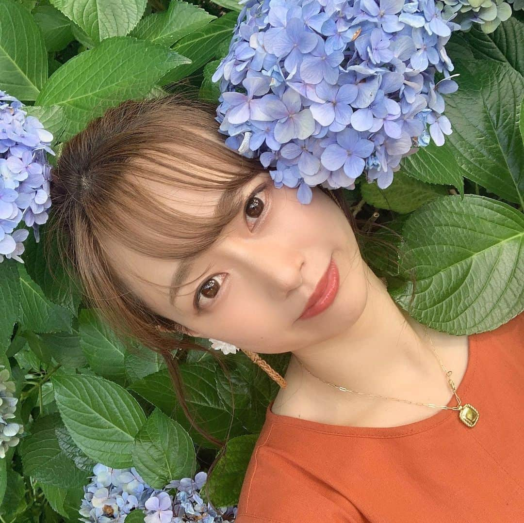 藤澤友千菜さんのインスタグラム写真 - (藤澤友千菜Instagram)「❁⃘*.ﾟ ☀︎︎ 紫陽花に埋もれたかったけど 埋もれなかったから 写真をひっくり返してみた← **˟*˟⁕˟*˟**˟*˟⁕**˟*˟⁕˟*˟**˟*˟⁕ #紫陽花 #撮影 #フォロミー #インスタ #モデル #ファッション #撮影モデル #ユチフォト #ミチフォト #藤澤友千菜 #instagram #followｍe #flowers #photography」7月20日 14時55分 - yuchina1207